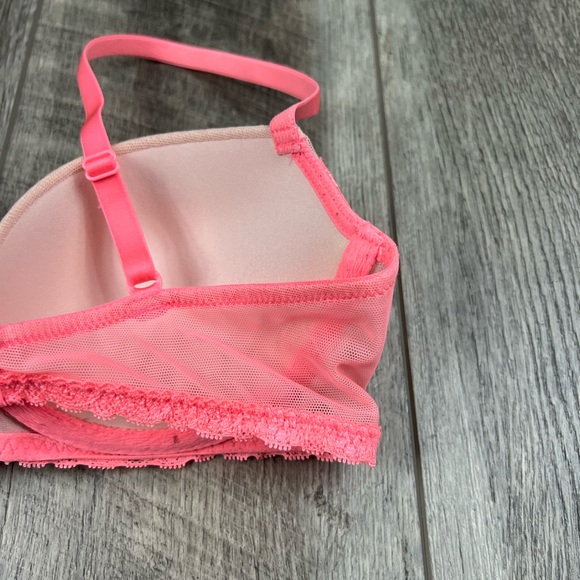 32C VS Peach/Nude Bra - Picture 8 of 11